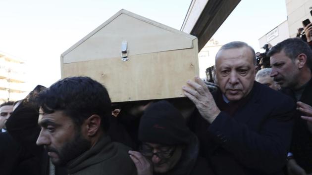 Turkey's President Recep Tayyip Erdogan carries the coffin of a victim after an earthquake hit Elazig, eastern Turkey, during the funeral procession for Salih Civelek and Aysegul Civelek. Rescuers continued searching for people buried under the rubble of collapsed buildings while emergency workers and security forces distributed tents, beds and blankets in the affected areas. (Turkish Presidential Press Service via AP) Turkey's President Recep Tayyip Erdogan carries the coffin of a victim after an earthquake hit Elazig, eastern Turkey, during the funeral procession for Salih Civelek and Aysegul Civelek. Rescuers continued searching for people buried under the rubble of collapsed buildings while emergency workers and security forces distributed tents, beds and blankets in the affected areas. (Turkish Presidential Press Service via AP)