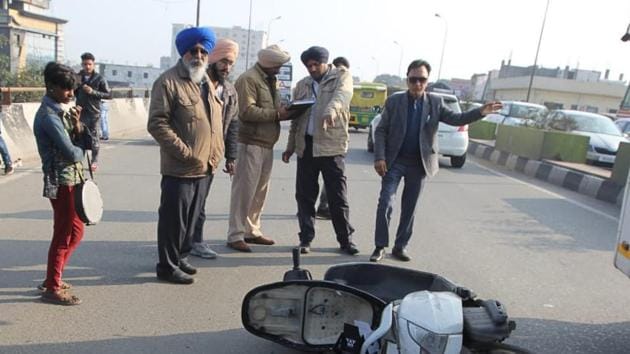 Police at the spot where the bus (inset) hit the scooter near the bus stand on Saturday.(GURPREET SINGH/HT)