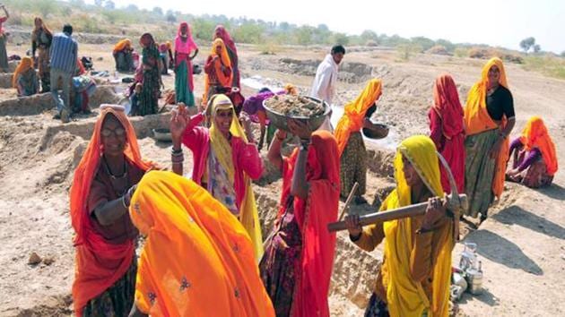 In the last year’s budget, the government had allotted <span class='webrupee'>?</span>60,000 crore for the MGNREGS, the highest allocation for the scheme.(HT File Photo)
