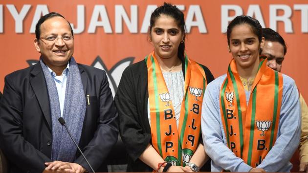 Badminton player Saina Nehwal and her sister Chandranshu Nehwal join the Bharatiya Janata Party in the presence of National General Secretary of BJP Arun Singh at BJP HQ in New Delhi. (Sonu Mehta / HT Photo)
