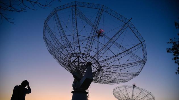 There are 30 fully steerable antennas of 45 metre diameter each in ‘Y’ shape spread over 25 km region of land here at GMRT. Govind Swarup, a global pioneer of radio astronomy is the man behind building the GMRT, while it started its routine operations in 2000. (Sanket Wankhade / HT Photo)
