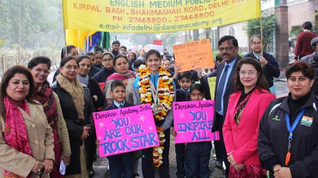 Principal A David, headmistress, co-ordinators and students welcomed Payal Vohra at the school gates. (HT) Principal A David, headmistress, co-ordinators and students welcomed Payal Vohra at the school gates. (HT)