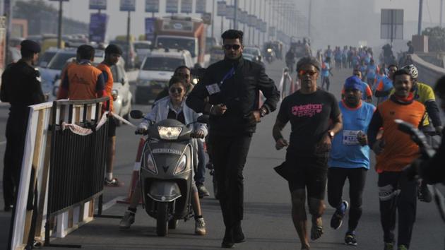 Milind Soman was in Lucknow as an ambassador to the HCL Lucknow City Half Marathon.(Deepak Gupta/HT Photo)