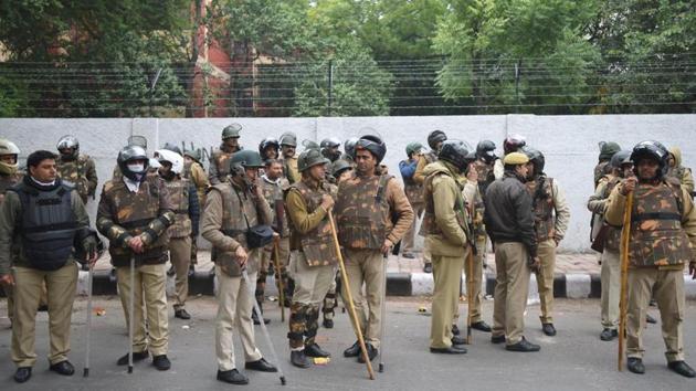 Delhi Police have begun an investigation into the alleged firing incident outside the Jamia Millia Islamia University(HT Photo) Delhi Police have begun an investigation into the alleged firing incident outside the Jamia Millia Islamia University(HT Photo)