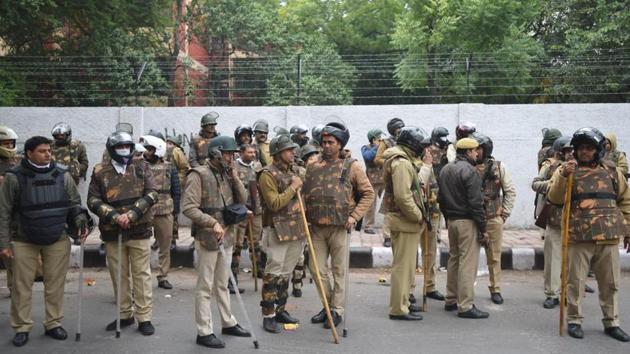 Delhi Police have begun an investigation into the alleged firing incident outside the Jamia Millia Islamia University(HT Photo)