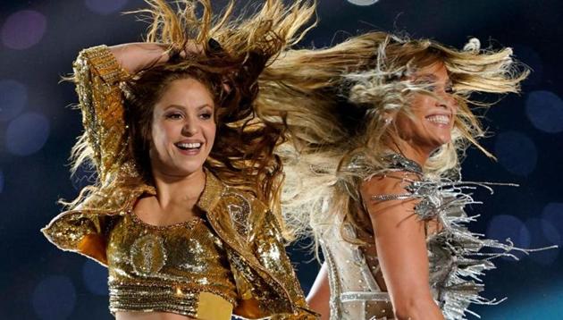 Super Bowl Showcase 2020 Jennifer Lopez And Shakira Stun In Stylish Outfits As They Project Power Of Women See Pics Hindustan Times