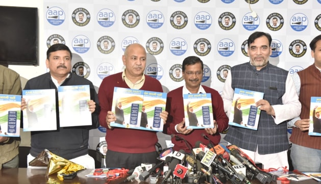 Arvind Kejriwal along with other ÀAP leadersrelease party manifesto at party head quarter in New Delhi (Mohd Zakir/ HT Photo) Arvind Kejriwal along with other ÀAP leadersrelease party manifesto at party head quarter in New Delhi (Mohd Zakir/ HT Photo)