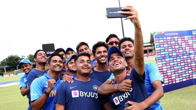 Indian cricketers take a selfie after their victory over Pakistan in the semi-final of the ICC U-19 World Cup.(Twitter/Cricket World Cup)