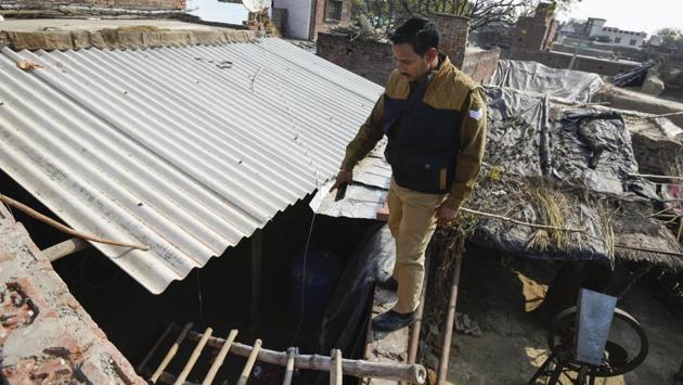 One police team kept the couple engrossed while another team planned to break open the rear door. “Around 1.30am, when the couple was tired and hopeless, we brought down the rear door. The couple tried to escape from the front door, but we captured Ruby. Subhash then hurled bombs and began firing at us while running back into the bedroom,” said Mishra. (Burhaan Kinu / HT Photo)