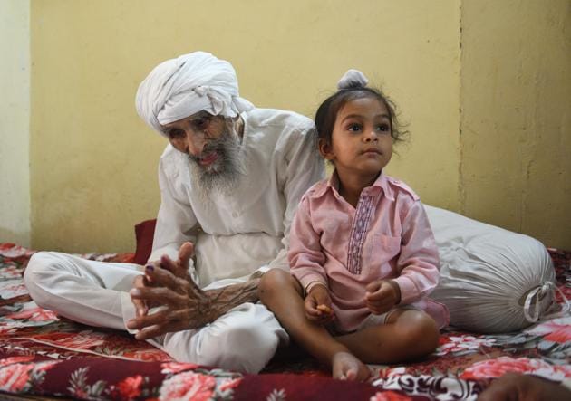111-year-old Bachchan Singh seen at his residence after casting his vote, at Shiv Vihar, in New Delhi in 2019. He passed away in December last year. (Vipin Kumar/HT PHOTO) 111-year-old Bachchan Singh seen at his residence after casting his vote, at Shiv Vihar, in New Delhi in 2019. He passed away in December last year. (Vipin Kumar/HT PHOTO)
