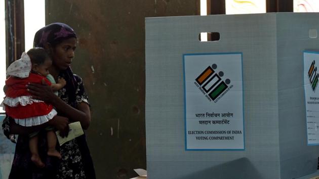 A voter casts her vote(Amal KS/HT PHOTO) A voter casts her vote(Amal KS/HT PHOTO)