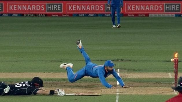 Virat Kohli runs out Henry Nicholls during India’s first ODI against New Zealand in Hamilton.(Twitter/Screengrab)