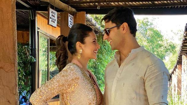 Divyanka Tripathi and Vivek Dahiya are winning hearts with their cute banter.