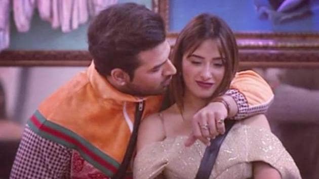 Bigg Boss 13: Mahira Sharma cried as she fought with Paras Chhabra.