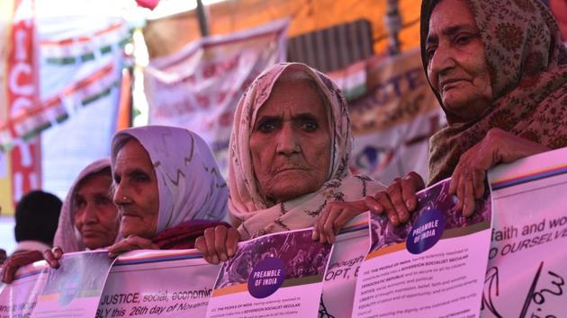 Elderly women hold posters of the preamble to the constitution during the ongoing protest against CAA, NRC and NPR at Shaheen Bagh in New Delhi. (Sanjeev Verma/HT PHOTO) Elderly women hold posters of the preamble to the constitution during the ongoing protest against CAA, NRC and NPR at Shaheen Bagh in New Delhi. (Sanjeev Verma/HT PHOTO)