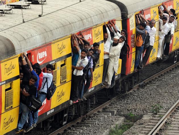 Three Men Fall From Overcrowded Mumbai Locals One Dead Two Seriously