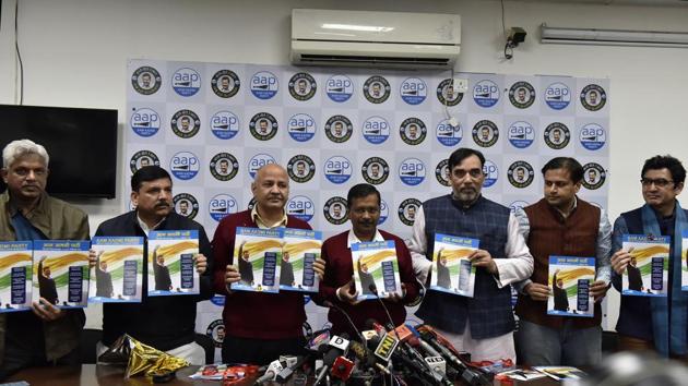 Delhi Chief Minister and Aam Admi Party (AAP) National Convener Arvind Kejriwal along with other senior leaders(Mohd Zakir/HT PHOTO)