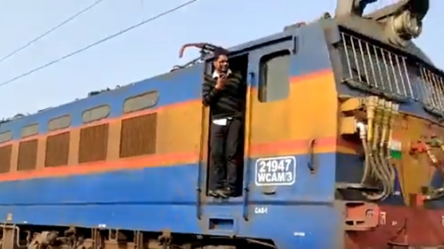 The loco pilot backed the train for over 500 metre to pick the unconscious person.(Twitter/@PiyushGoyal)