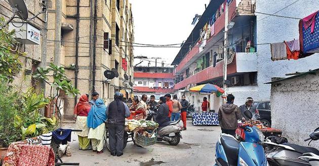The constituency also encompasses Balmiki Colony, a small neighbourhood of sanitation workers, which has been the go-to place of political heavyweights for their campaigns. (Raj K Raj/HT PHOTO) The constituency also encompasses Balmiki Colony, a small neighbourhood of sanitation workers, which has been the go-to place of political heavyweights for their campaigns. (Raj K Raj/HT PHOTO)