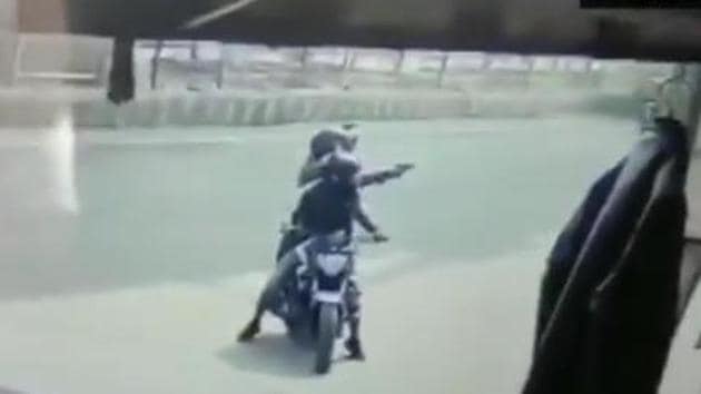 Deputy commissioner of police (northeast) Ved Prakash Surya said that preliminary inquiry has ruled out a robbery attempt(Photo: Screengrab) Deputy commissioner of police (northeast) Ved Prakash Surya said that preliminary inquiry has ruled out a robbery attempt(Photo: Screengrab)