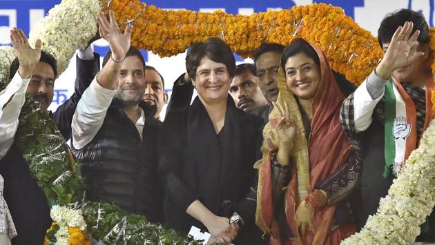 Congress leaders Rahul Gandhi, Priyanka Gandhi Vadra and party candidates are garlanded during a public meeting, at Hauz Qazi Chowk. In what is widely seen as a fundamentally bipolar electoral battle between AAP and BJP, Congress leaders also addressed press conferences and rallies. (Ajay Aggarwal / HT Photo)