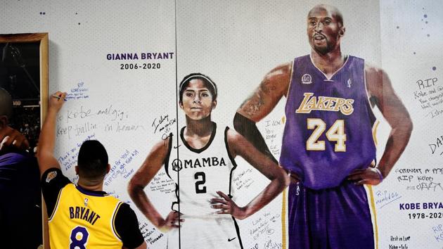 Vanessa Bryant requests to keep tribute items left by Kobe Bryant fans at  the Staples Center
