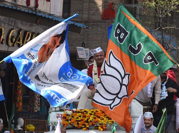 A BJP rally runs into Delhi Deputy CM and AAP party Candidate Manish Sisodia while on an election campaigning roadshow, at Sabzi Mandi Mandawali in East Delhi. With a final push by major parties in the fray, an acrimonious and bitter political campaign for Delhi’s assembly elections ended on Thursday evening. Voters will now choose representatives for 70 assembly segments on February 8. (Sonu Mehta / HT Photo)