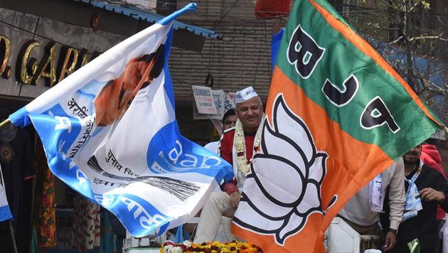 A BJP rally runs into Delhi Deputy CM and AAP party Candidate Manish Sisodia while on an election campaigning roadshow, at Sabzi Mandi Mandawali in East Delhi on Thursday, February 6, 2020. (Sonu Mehta/HT PHOTO) A BJP rally runs into Delhi Deputy CM and AAP party Candidate Manish Sisodia while on an election campaigning roadshow, at Sabzi Mandi Mandawali in East Delhi on Thursday, February 6, 2020. (Sonu Mehta/HT PHOTO)