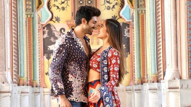 Both Sara Ali Khan and Kartik Aaryan denied being the bigger flirt.