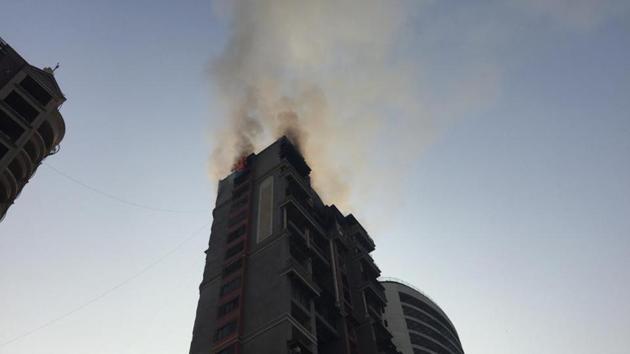 The fire engulfed the last two floors of the 21-storey building. (Bachchan Kumar/HT Photo) The fire engulfed the last two floors of the 21-storey building. (Bachchan Kumar/HT Photo)