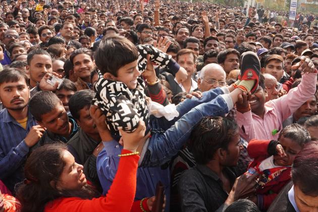 About four lakh people visited the DefExpo-2020 in Lucknow on Saturday, the penultimate day, when it was thrown open to public. (Vinay Pandey/HT Photo) About four lakh people visited the DefExpo-2020 in Lucknow on Saturday, the penultimate day, when it was thrown open to public. (Vinay Pandey/HT Photo)