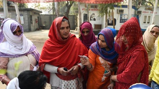 Chawala’s women in Najafgarh stand in queue as they wait to exercise their universal franchise in Delhi Assembly Election 2020. (V Kumar/HT Photos) Chawala’s women in Najafgarh stand in queue as they wait to exercise their universal franchise in Delhi Assembly Election 2020. (V Kumar/HT Photos)