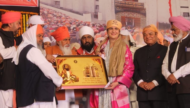Congress General Secretary at the i Guru Sant Ravidas Janamasthan temple in Varanasi on Sunday. (HT Photo) Congress General Secretary at the i Guru Sant Ravidas Janamasthan temple in Varanasi on Sunday. (HT Photo)