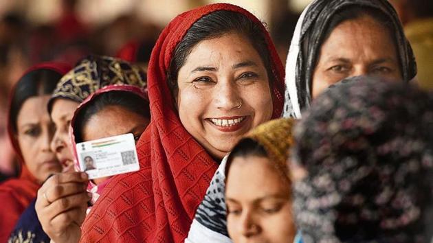 A voter at a polling booth in Mundka on Saturday. (Sanchit Khanna/HT PHOTO) A voter at a polling booth in Mundka on Saturday. (Sanchit Khanna/HT PHOTO)