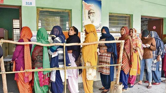 Voters in Muslim-dominated constituencies of Delhi said they voted on Saturday over the issues of jobs, development, education, health care and civic amenities.(Vipin Kumar / Hindustan Times)