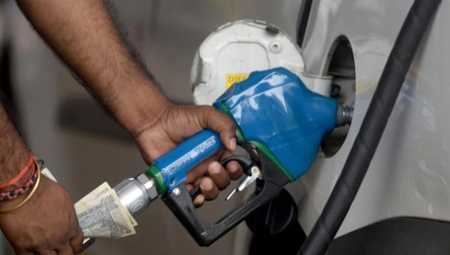 Domestic petrol and diesel prices are reviewed by oil marketing companies on a daily basis.(Satyabrata Tripathy/HT Photo)