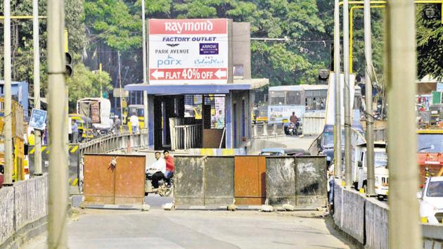 For six months in a year, the BRTS lanes in various parts of the city remain closed due to some repair work, allege residents in their letters. (seen in pic) The closed BRTS lane on Pune-Satara road. (HT/PHOTO) For six months in a year, the BRTS lanes in various parts of the city remain closed due to some repair work, allege residents in their letters. (seen in pic) The closed BRTS lane on Pune-Satara road. (HT/PHOTO)