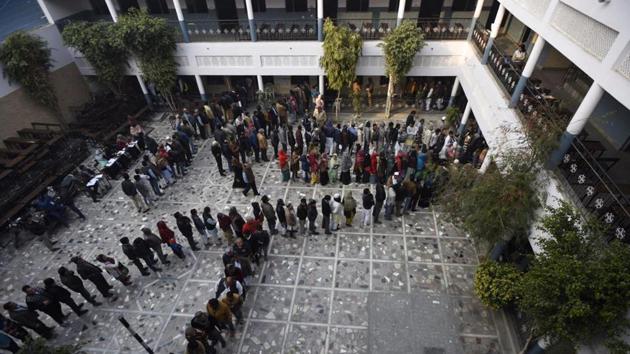Voters stand in a queue to cast their vote at Shaheen Bagh, in Okhla assembly constituency. ((Burhaan Kinu/HT)) Voters stand in a queue to cast their vote at Shaheen Bagh, in Okhla assembly constituency. ((Burhaan Kinu/HT))