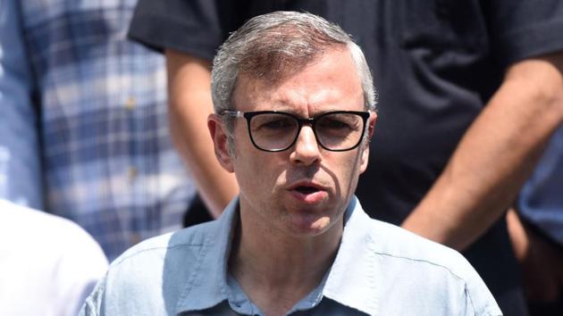 Omar Abdullah, former chief minister of Jammu and Kashmir, addresses a press conference on August 3, 2019 at his residence in Srinagar.(Waseem Andrabi/HT Photo)