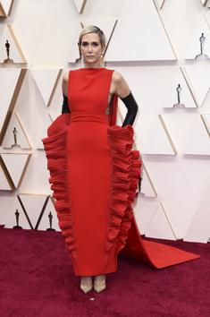 Kristen Wiig arrives at the Oscars on Sunday, Feb. 9, 2020, at the Dolby Theatre in Los Angeles. (Photo by Jordan Strauss/Invision/AP) (Jordan Strauss/Invision/AP)