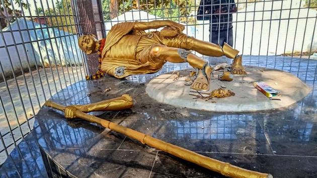A view of the damaged statue of Mahatma Gandhi at Kumhartoli area in Hazaribagh, Jharkhand, Sunday, Feb. 9, 2020. (PTI photo) A view of the damaged statue of Mahatma Gandhi at Kumhartoli area in Hazaribagh, Jharkhand, Sunday, Feb. 9, 2020. (PTI photo)