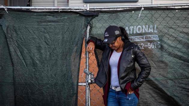 “We didn’t see anyone trying to fight for the little people so we decided to step up and put our lives on the line to speak up for the ones that are not being spoken for,” Cross said. According to city officials, an estimated 4,071 people were living on the street, in shelters or in their cars in 2019 in Oakland, a 47% increase in two years. (Philip Pacheco / AFP)