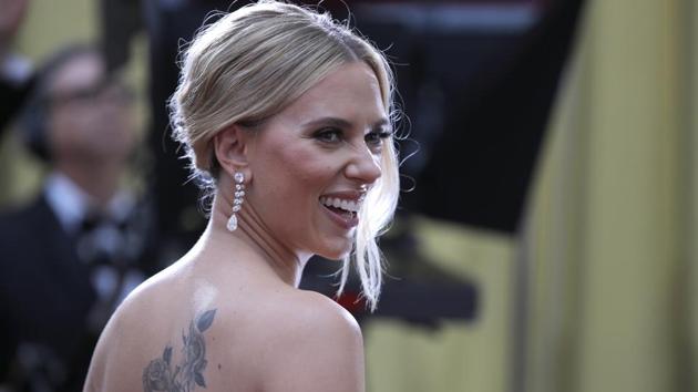 Scarlett Johansson arrives at the Oscars on Sunday, Feb. 9, 2020, at the Dolby Theatre in Los Angeles. (AP Photo/John Locher)(AP)