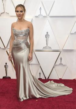Scarlett Johansson arrives at the Oscars on Sunday, Feb. 9, 2020, at the Dolby Theatre in Los Angeles. (Photo by Richard Shotwell/Invision/AP) (Richard Shotwell/Invision/AP)
