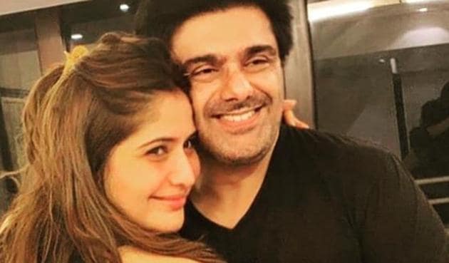 Bigg Boss 13: Samir Soni poses with Arti Singh, who he says deserves to win the show.