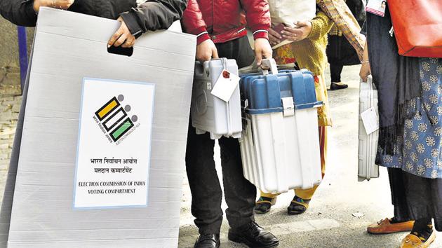 New Delhi, India - February 7, 2020: Electoral officials carry Electronic Voting Machines (EVM) and Voter Verifiable Paper Audit Trail (VVPAT) while heading towards their respective centre ahead of Delhi Vidhan Sabha elections, at Gole Market Distribution Centre, in New Delhi, India, on Friday, February 7, 2020. (Photo by Vipin Kumar / Hindustan Times)(Vipin Kumar/HT PHOTO)