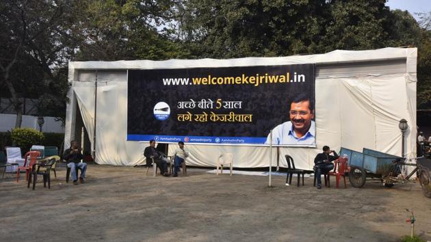 The popular campaign slogan on display at AAP office in New Delhi. (Sonu Mehta/HT Photo) The popular campaign slogan on display at AAP office in New Delhi. (Sonu Mehta/HT Photo)