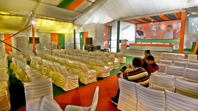 A scene at BJP office in Delhi. Samajwadi Party chief Akhilesh Yadav congratulated Arvind Kejriwal as trends reflected a clear win for AAP. He thanked Delhi for rejecting “politics of hate, betrayal, and destruction.” West Bengal CM Mamata Banerjee also congratulated Kejriwal. “People have rejected BJP. Only development will work, CAA, NRC and NPR will be rejected,” she said according to news agency ANI. (Sushil Kumar / HT Photo)
