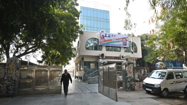 A scene at the Delhi Congress office. A leadership crisis and dependence on legacy appeared to be the reasons behind the Congress’ dismal show in early trends, with the party failing to open its account till 11:20am on Tuesday. The Congress, which ruled Delhi consecutively from 1998 to 2013, faces a wipeout again after having failed to win any seat in the 2015 assembly elections. (Sushil Kumar / HT Photo)