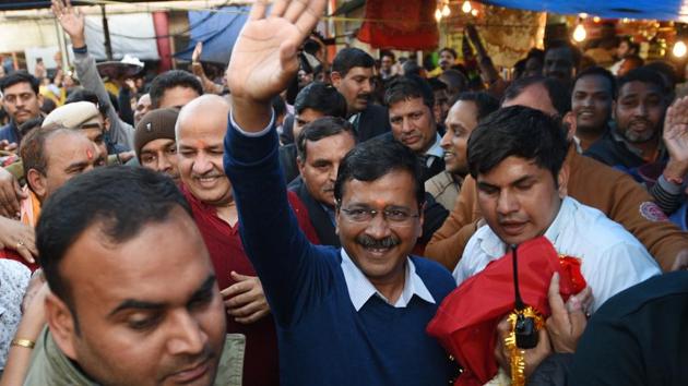 Delhi Chief Minister and AAP convenor Arvind Kejriwal to the crowd at cental Delhi’s Hanuman Mandir after AAP’s victory in Delhi Assembly election, Tuesday, February 11, 2020.(Arvind Yadav/HT PHOTO)